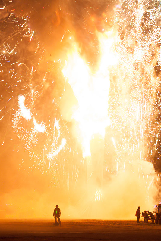 %_tempFileNameBurning%20Man%20and%20fireworks%2016%