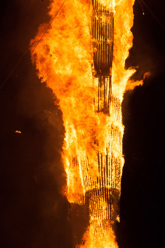 %_tempFileNameBurning%20Man%20and%20fireworks%2030%
