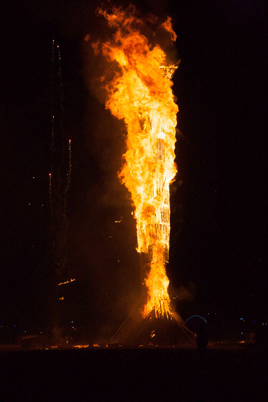 %_tempFileNameBurning%20Man%20and%20fireworks%2034%