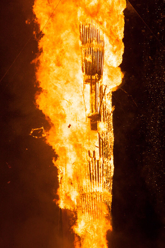 %_tempFileNameBurning%20Man%20and%20fireworks%2036%