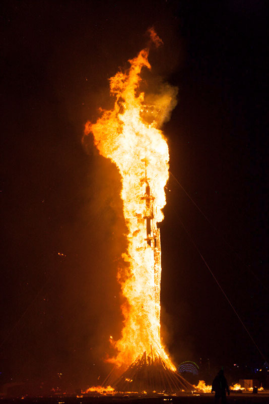 %_tempFileNameBurning%20Man%20and%20fireworks%2046%