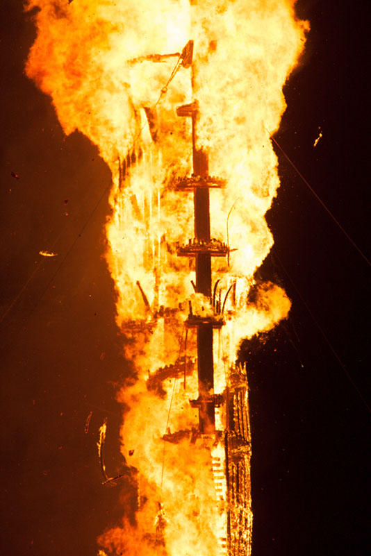 %_tempFileNameBurning%20Man%20and%20fireworks%2048%