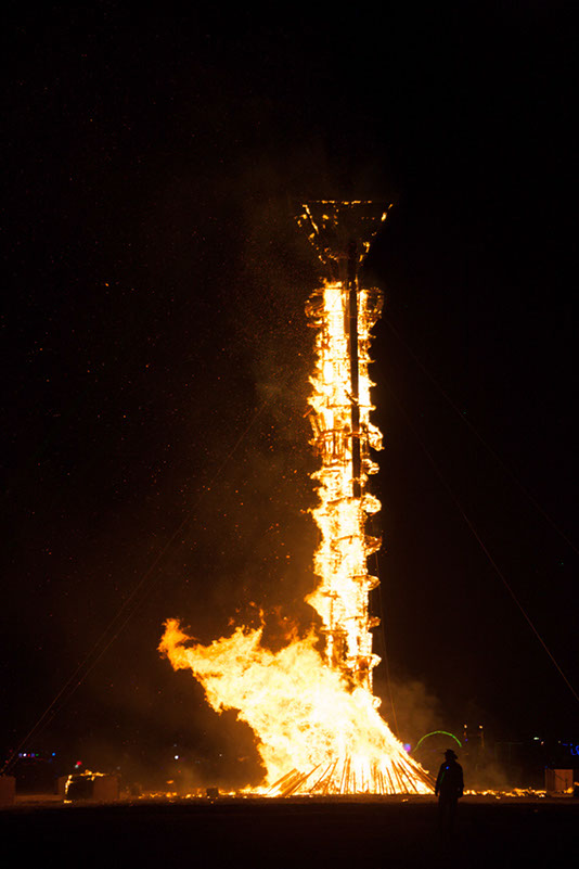 %_tempFileNameThe%20Man%20burns%20and%20falls%2001%