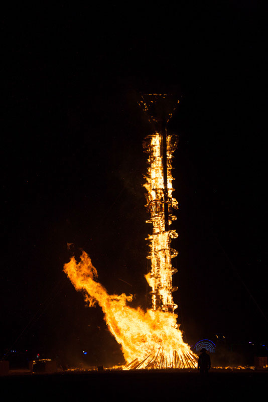 %_tempFileNameThe%20Man%20burns%20and%20falls%2004%