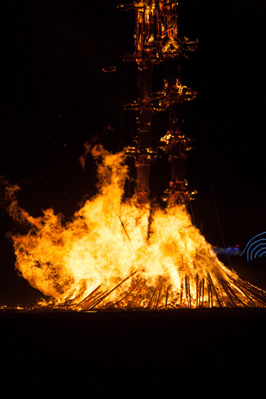 %_tempFileNameThe%20Man%20burns%20and%20falls%2014%
