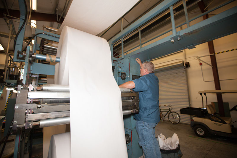 %_tempFileNameVince%20loads%20paper%20roll%2004%